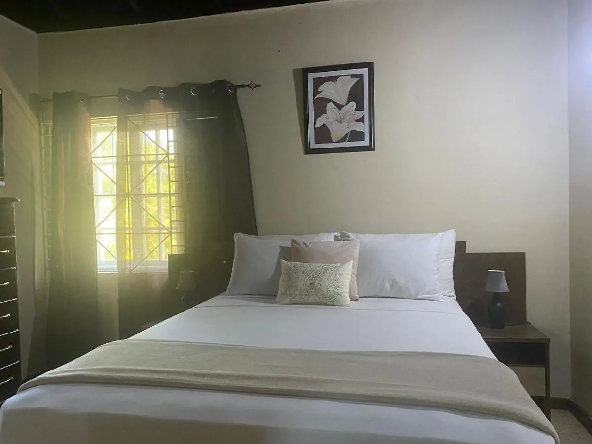 אוצ'ו ריוס Lachemar Guest House