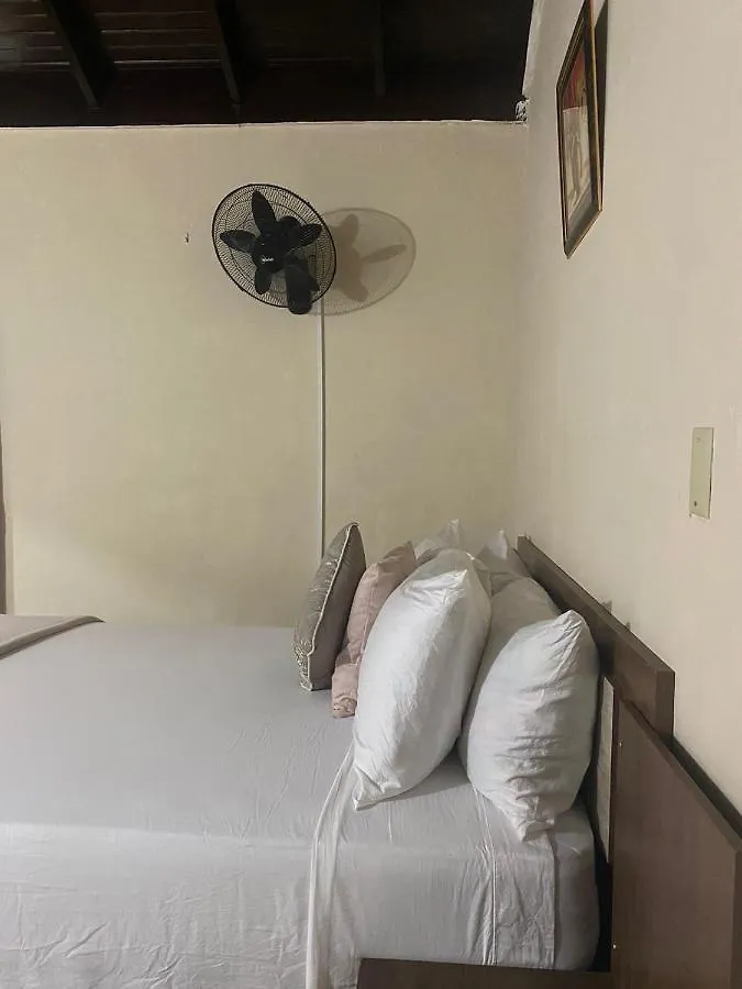 אוצ'ו ריוס Lachemar Guest House ג'מייקה