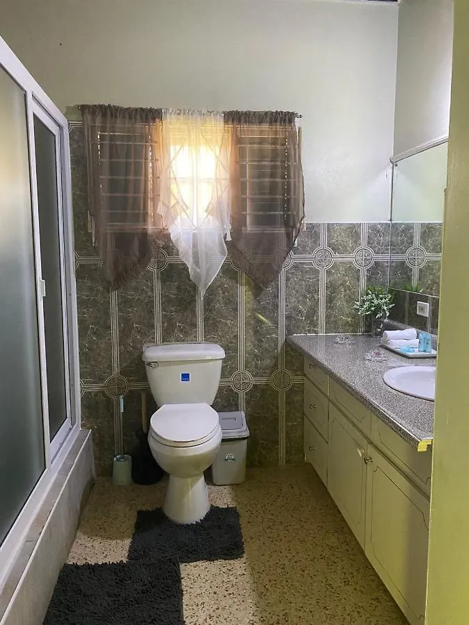 אוצ'ו ריוס Lachemar Guest House